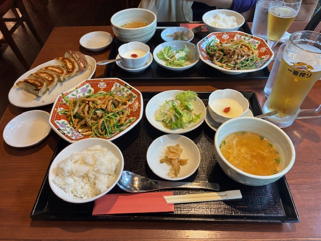本日のランチ+餃子と生ビール🍺...