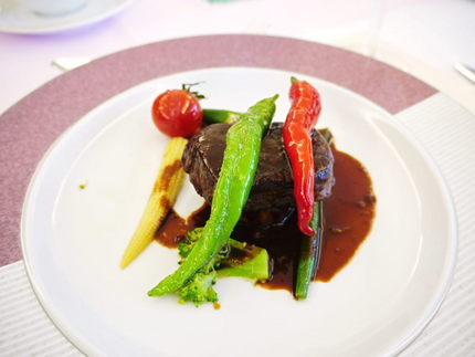 「牛フィレ肉のステーキ　赤味噌...