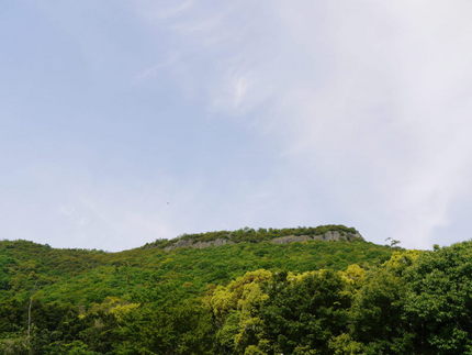 屋島のふもとに