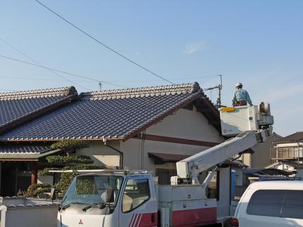 家の横に車が入って なにごとか...