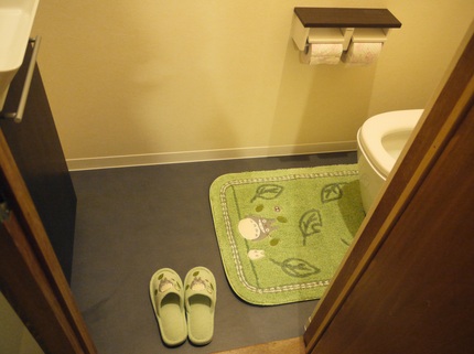 トイレマットは　トトロです！（...