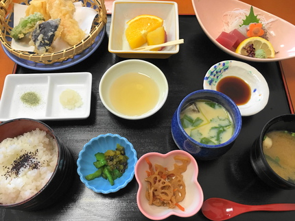 懐風亭ランチ 小鉢・お造り・天...
