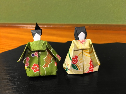 お友達が折り紙で折ったひな人形くれました。｡.:♪＊:･’（...