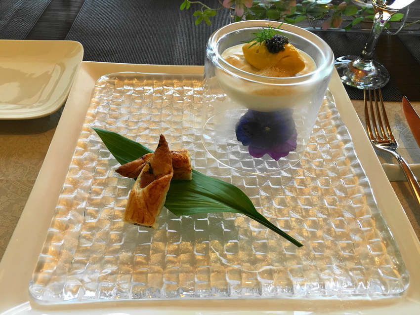 蕪のブルーテ　人参のムースを添...