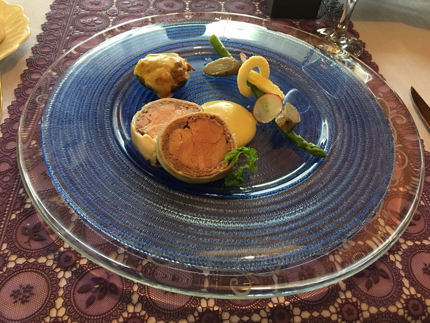 豚フィレ肉にセージの香りをのせ...