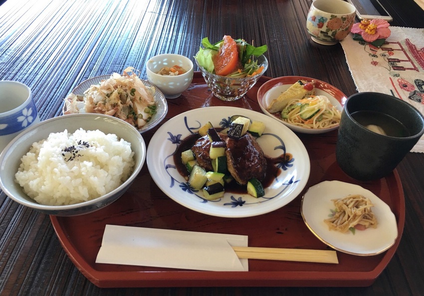 茶久楽ランチ ハンバーグ or...