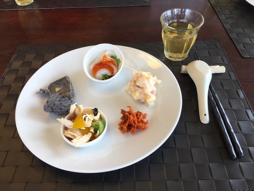 お茶は　とうもろこし茶