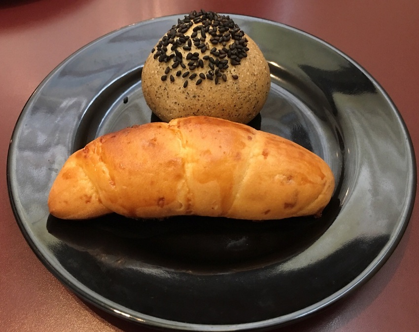 黒ゴマパン&チーズパン パンの...