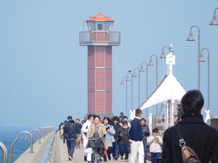 サンポート高松赤灯台(せとしる...