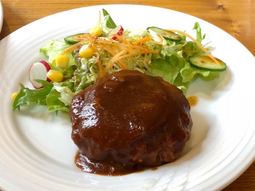 サラダ付きハンバーグ