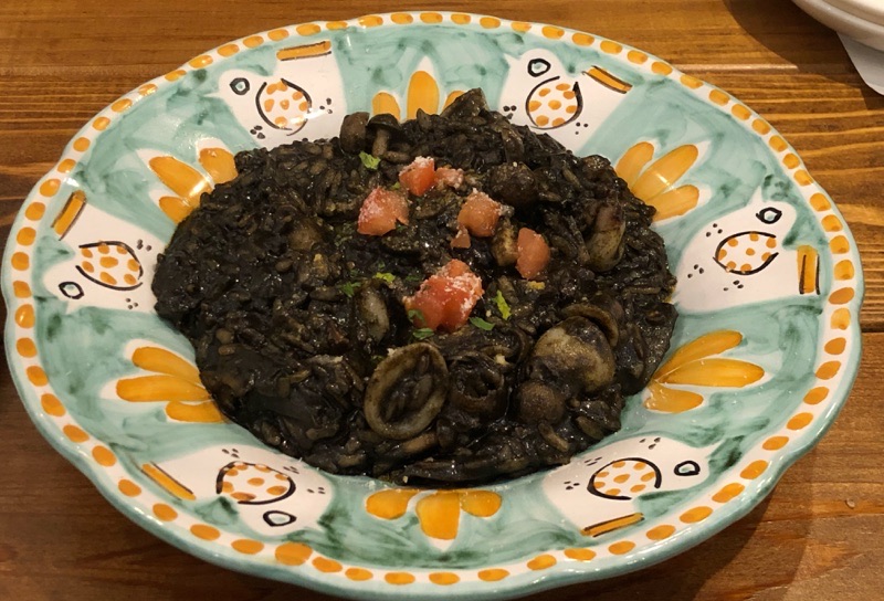 ヤリイカとトマトのイカ墨のリゾ...