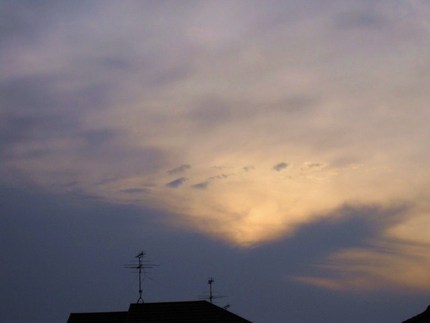 満月の日の夕暮れ時に・・・。