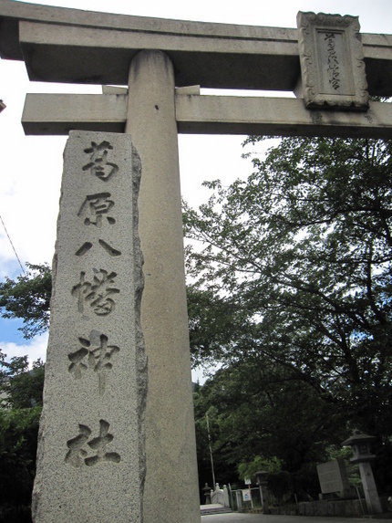 静寂の長い参道