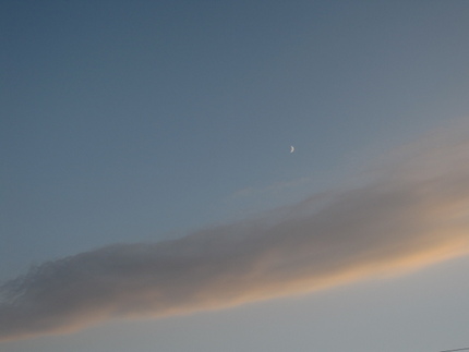 お久しぶりです!!５日の夕月