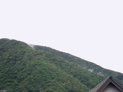 クリア～♪降り頻る雨がスモッグ...