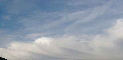 豪快な雲