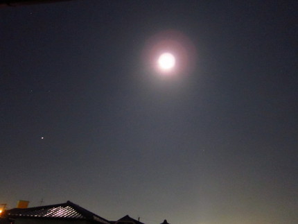明るい十六夜の月