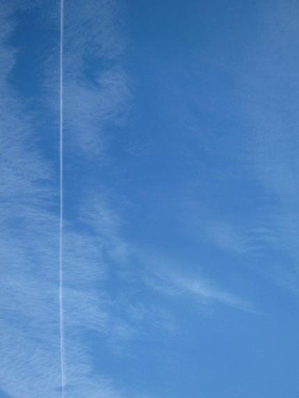 青空に線を引く