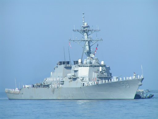 米イージス艦「ラッセル」宿毛湾...