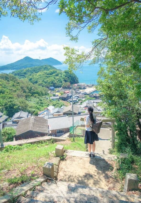 潮の香りが漂い、カモメの鳴き声...