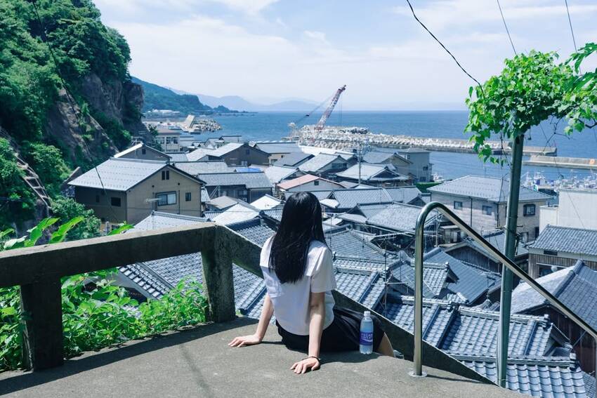 久しぶりに訪れた故郷の港町。 ...