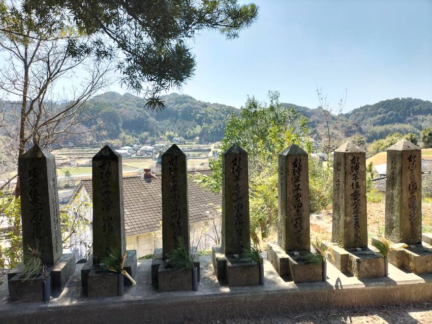 神社から故郷の風景を見渡す。戦...