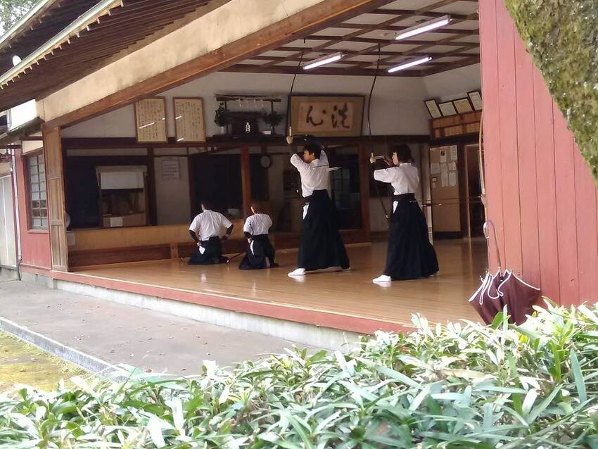 弓道を極めようとする人が美しい...