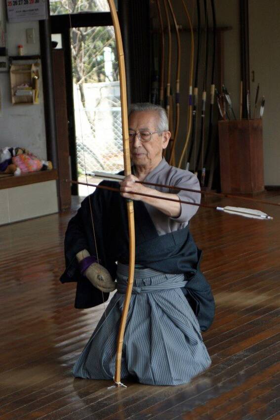 うっへ～そんなことか。「弓道を...