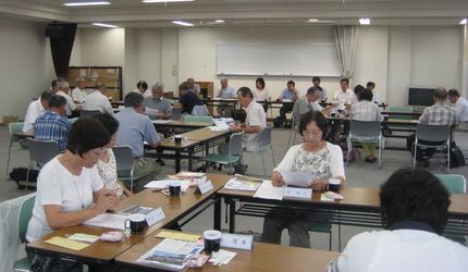 小学校校長先生と懇談(民協８月...