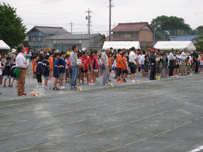 好天のもと「瀬部校下町内運動会...