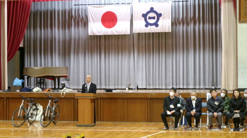 開会式　伊藤 浅野校区長の開会...