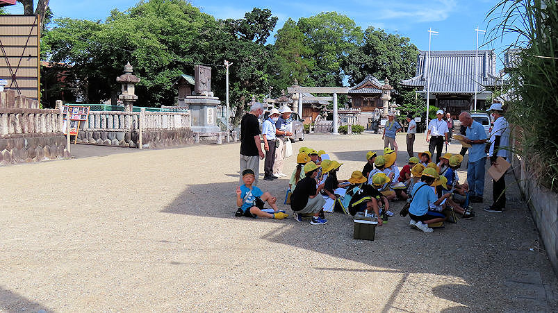 観音寺へ到着し、先ず山車・臼台...
