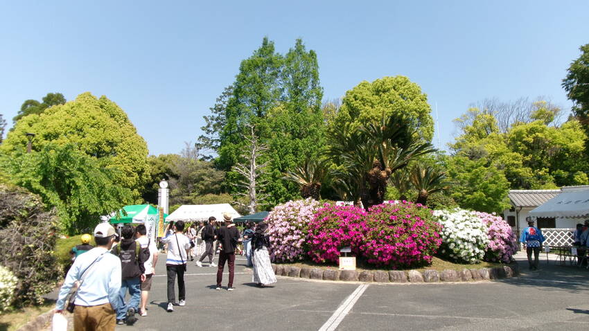 浅野公園入口正面のシンボルつつ...