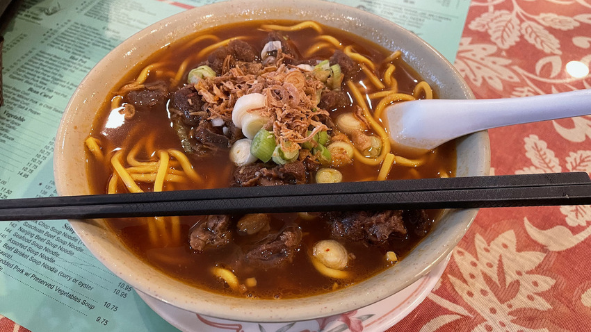 カフェ・オリ　牛肉麵