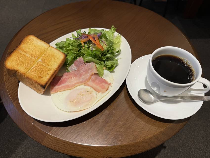 コーヒーショップで朝食