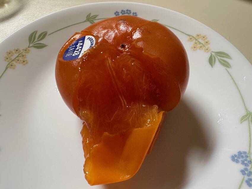 今年初めて柿を食べた