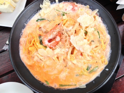 これが　府立美術館　１階の　レ...