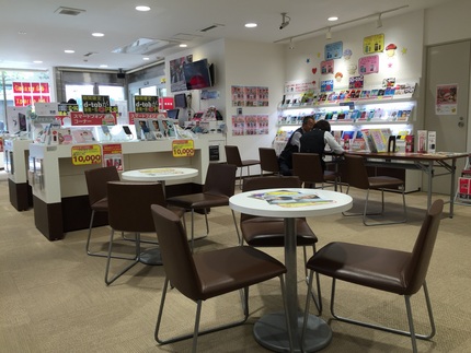 ドコモショップへ来ています