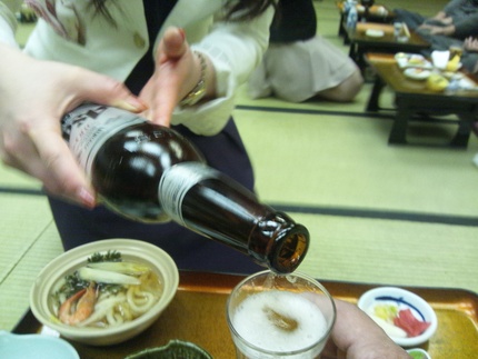 綺麗なオネーサンのお酌で