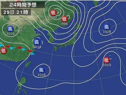 梅雨時の天気図とは思えない