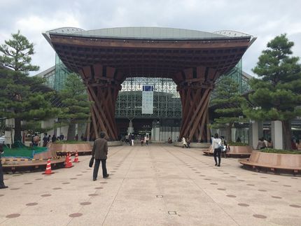 何度見ても金沢駅は素晴らしいで...