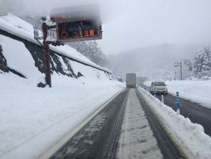 山は吹雪
