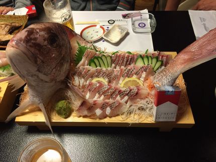 大きな真鯛のお造り、身が締まっ...