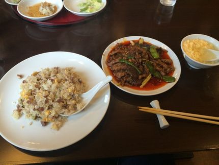 焼き飯と牛肉のピリ辛炒め