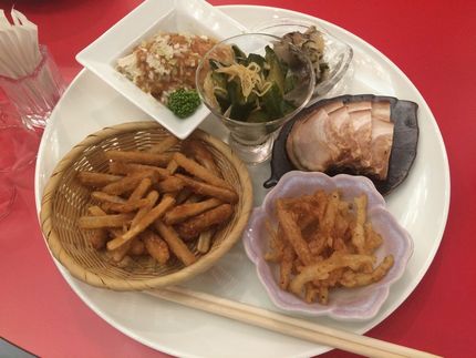 前菜盛り合わせ、ごぼ天、白魚天...