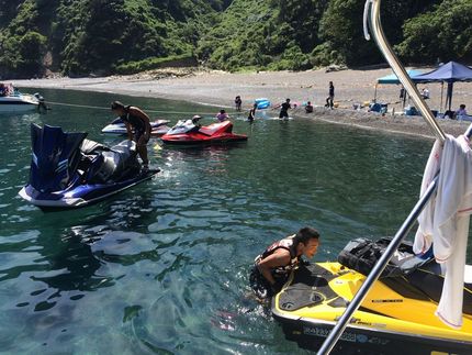 おっさん8人で海