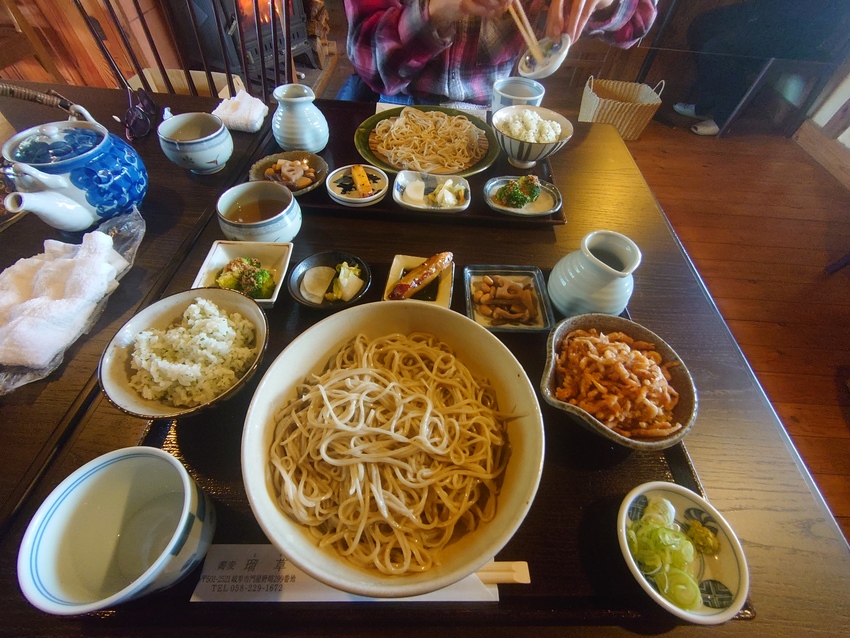 お蕎麦に￥100プラスで御飯と...