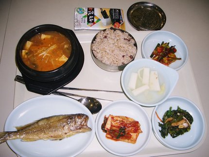 韓国　お昼の定食