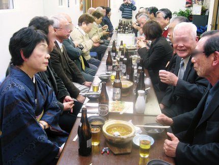 琉球料理で県人会の新年会