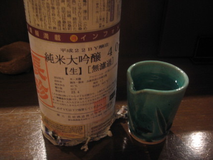 奥さんが新聞を巻く　『新聞紙シ...